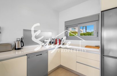 Resale - Villa - Orihuela Costa  - Vistabella Golf