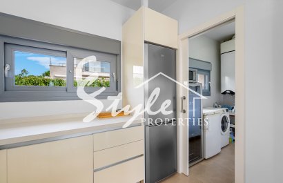 Resale - Villa - Orihuela Costa  - Vistabella Golf