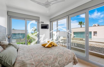 Resale - Villa - Orihuela Costa  - Vistabella Golf