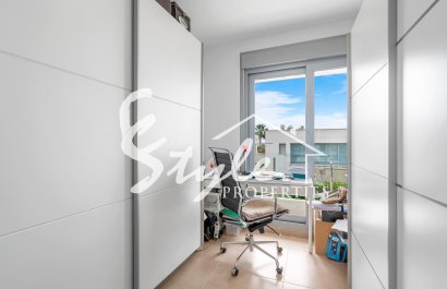 Resale - Villa - Orihuela Costa  - Vistabella Golf