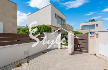 Resale - Villa - Orihuela Costa  - Vistabella Golf