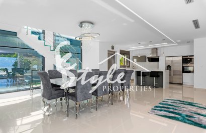 Resale - Villa - San Miguel - San Miguel De Salinas