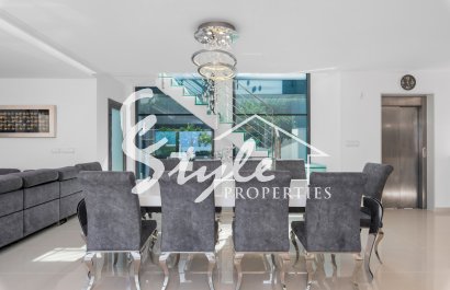 Resale - Villa - San Miguel - San Miguel De Salinas