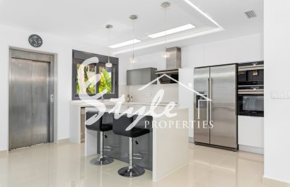 Resale - Villa - San Miguel - San Miguel De Salinas