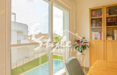 Resale - Apartment - Orihuela Costa  - Villamartin