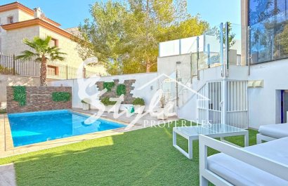 Resale - Villa - Orihuela Costa  - Villamartin