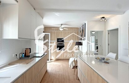 Resale - Villa - Orihuela Costa  - Villamartin