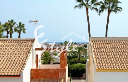 Resale - Villa - Orihuela Costa  - Villamartin