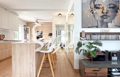 Resale - Villa - Orihuela Costa  - Villamartin