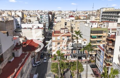 Resale - Apartamento - Torrevieja - Puerto