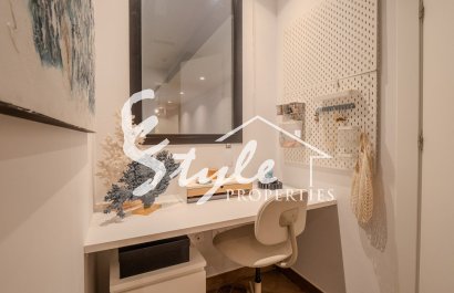 Resale - Villa - Orihuela Costa  - Las Colinas Golf