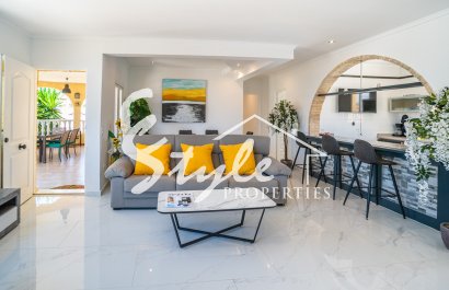 Resale - Villa - Torrevieja - La Siesta