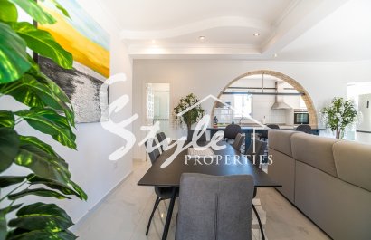 Resale - Villa - Torrevieja - La Siesta