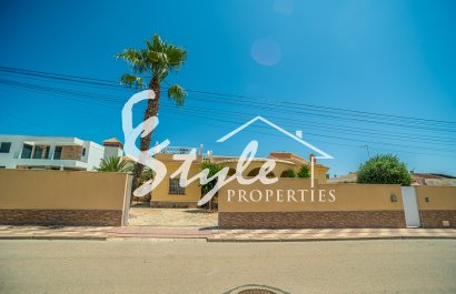 Resale - Villa - Torrevieja - La Siesta