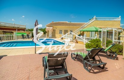 Resale - Villa - Torrevieja - La Siesta