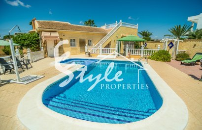Resale - Villa - Torrevieja - La Siesta