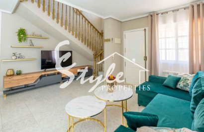 Resale - Villa - Orihuela Costa  - Punta Prima