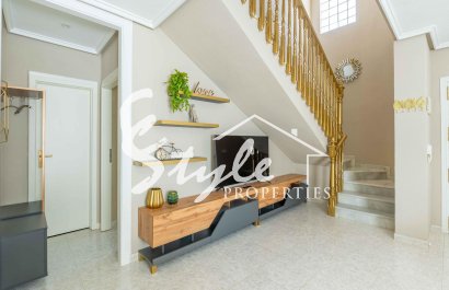 Resale - Villa - Orihuela Costa  - Punta Prima