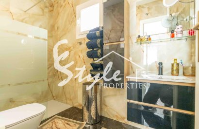 Resale - Villa - Orihuela Costa  - Punta Prima