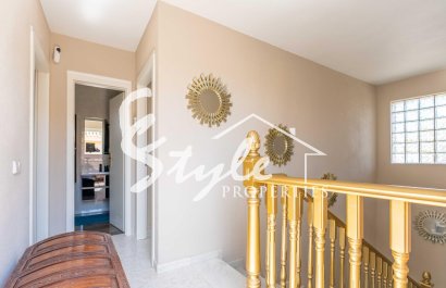 Resale - Villa - Orihuela Costa  - Punta Prima