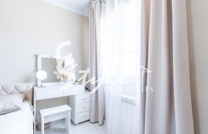 Resale - Villa - Orihuela Costa  - Punta Prima