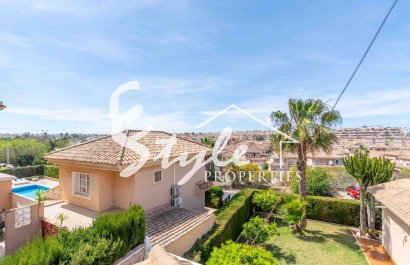 Resale - Villa - Orihuela Costa  - Punta Prima