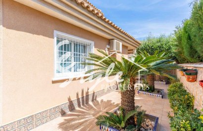 Resale - Villa - Orihuela Costa  - Punta Prima