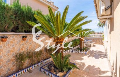 Resale - Villa - Orihuela Costa  - Punta Prima