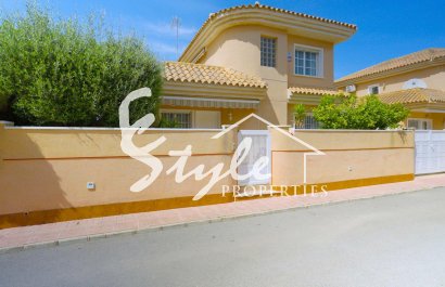 Resale - Villa - Orihuela Costa  - Punta Prima