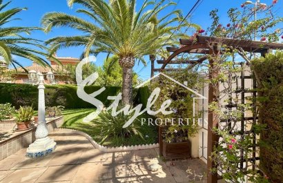 Resale - Villa - Orihuela Costa  - Cabo Roig