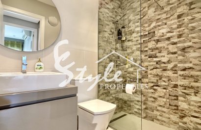 Resale - Apartment - Orihuela Costa  - Villamartin