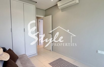 Resale - Apartment - Orihuela Costa  - Villamartin