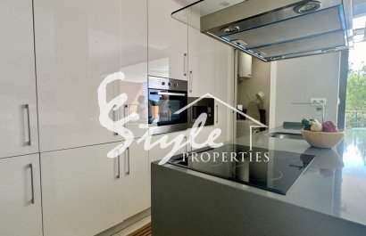 Resale - Apartment - Orihuela Costa  - Villamartin