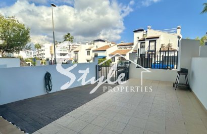 Resale - Apartment - Orihuela Costa  - Villamartin