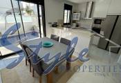Reventa - Villa - Los Montesinos - La Herada