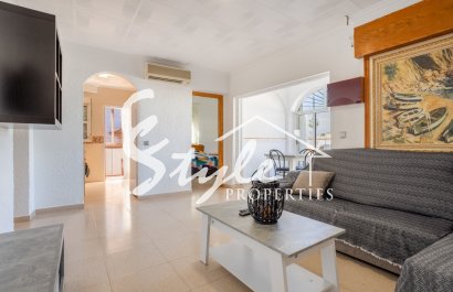 Resale - Villa - Torrevieja - Urbanización San Luis