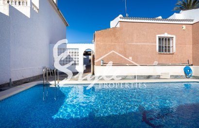 Resale - Villa - Torrevieja - Urbanización San Luis