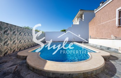 Resale - Villa - Torrevieja - Urbanización San Luis