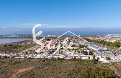 Resale - Villa - Torrevieja - Urbanización San Luis