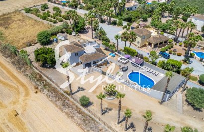For sale big house with pool in Catral, Costa Blanca, Spain. ID2138