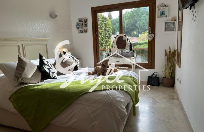 Se vende apartamento planta baja en La Recoleta, Punta Prima. ID2553