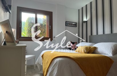 Se vende apartamento planta baja en La Recoleta, Punta Prima. ID2553