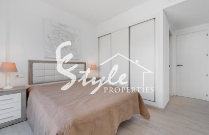 Resale - Apartment - Torrevieja - calle Puerto Romano