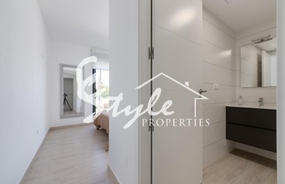 Resale - Apartment - Torrevieja - calle Puerto Romano