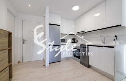 Resale - Apartment - Torrevieja - calle Puerto Romano