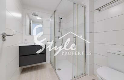 Resale - Apartment - Torrevieja - calle Puerto Romano
