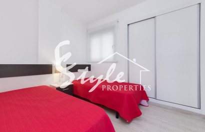 Resale - Apartment - Torrevieja - calle Puerto Romano