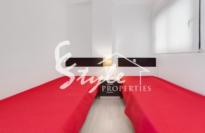 Resale - Apartment - Torrevieja - calle Puerto Romano