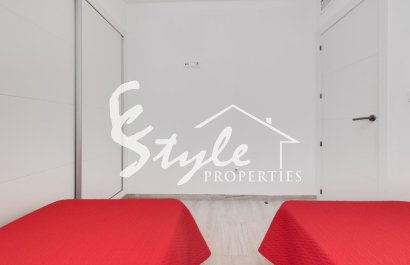 Resale - Apartment - Torrevieja - calle Puerto Romano