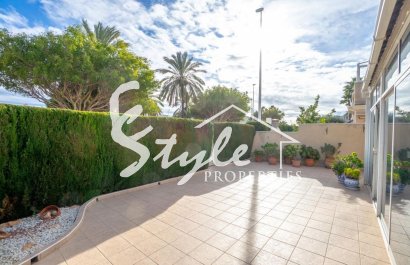 Продается угловой таунхаус с 3 спальнями в Зениамаре, Плайя Фламенка, Ориуэла Коста. ID2793